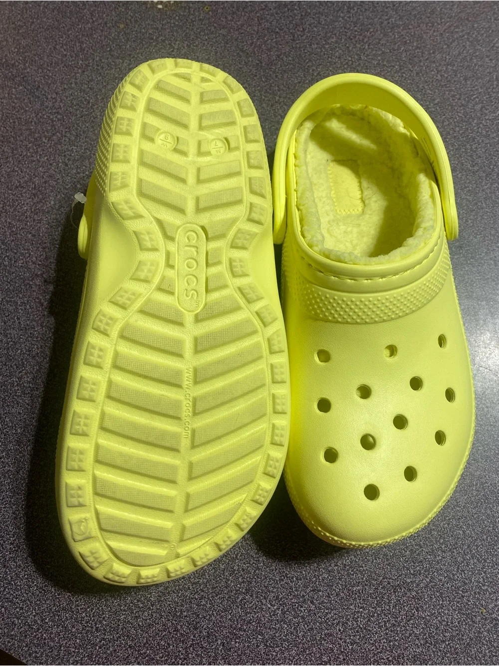 CROCS Kids Fleece-Lined Clogs in Neon Yellow - Picture 2 of 2